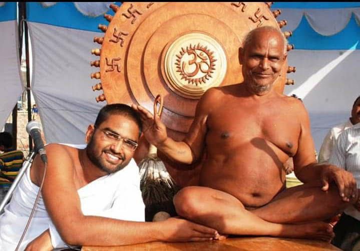 Maharaj Ji with his Gurudev — Param Pujya Acharya Shri Vidyabhooshan Sanmati Sagar Ji Maharaj at Trilok Teerth, Badagaon